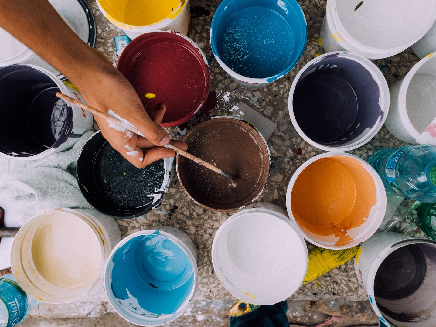 Vymalovat pokoj a oživit fasádu