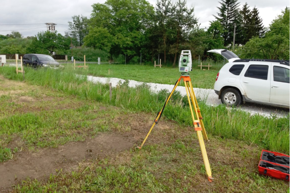 Vytyčují hranice pozemků i směr ražby