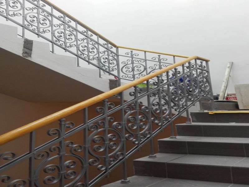 Brány, vrata, žebříky  a pracovní stoly