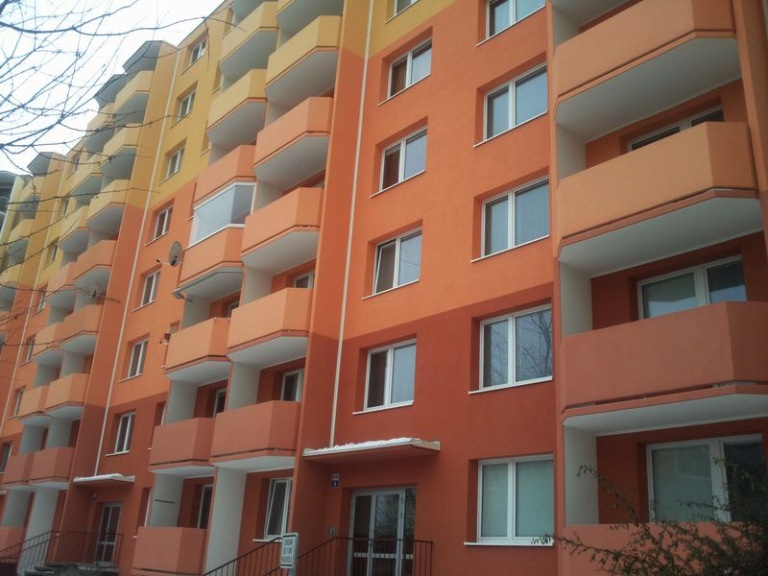 Lodžie je mnohem větší a pohodlnější