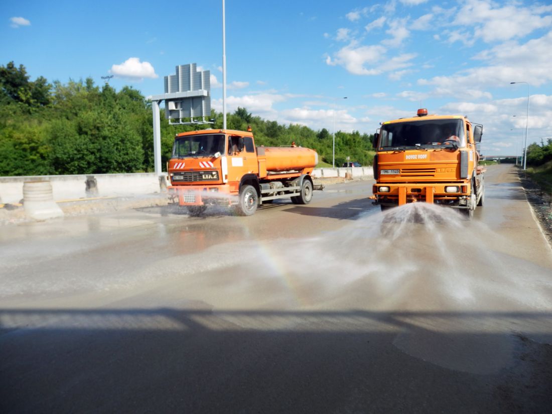 Nabízíme práce s kropícími vozy a dovoz vody i soukromým osobám